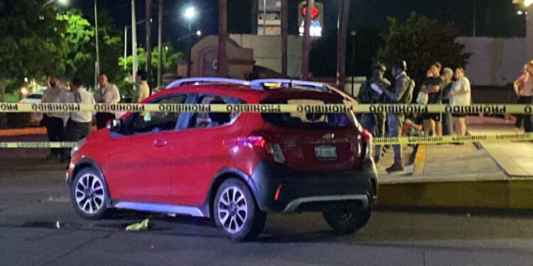 Asesinan a un hombre que circulaba en un taxi de aplicación y que se presume acababa de salir de prisión