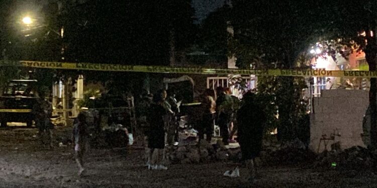 Ejecutan a balazos a ex empleado del IMSS en su casa en la Felipe Ángeles