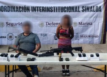 Aseguran en Villa Juárez a una pareja en poder de 2 fusiles, un lanzagranadas, una granada, cargadores abastecidos y radios