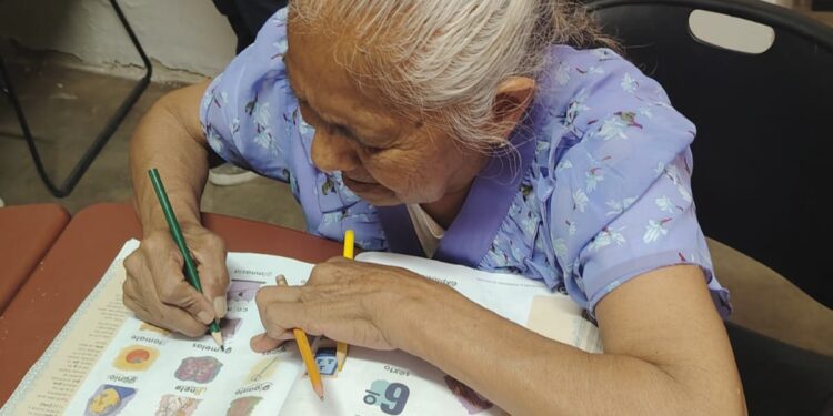 Con un 138% de meta cumplida en septiembre, el ISEJA logra récords históricos en Sinaloa en el combate al rezago educativo