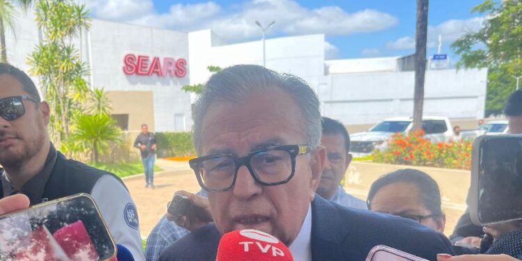 Rocha llama a universitarios a manifestarse libremente en la Consulta por la Reingeniería de la UAS