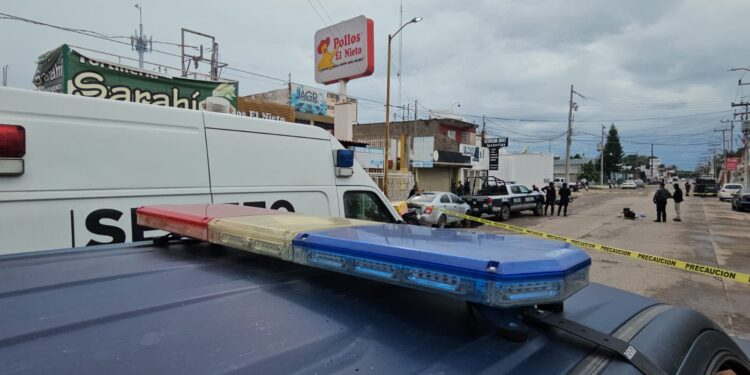 Matan a motociclista justo frente a la FGE en Navolato