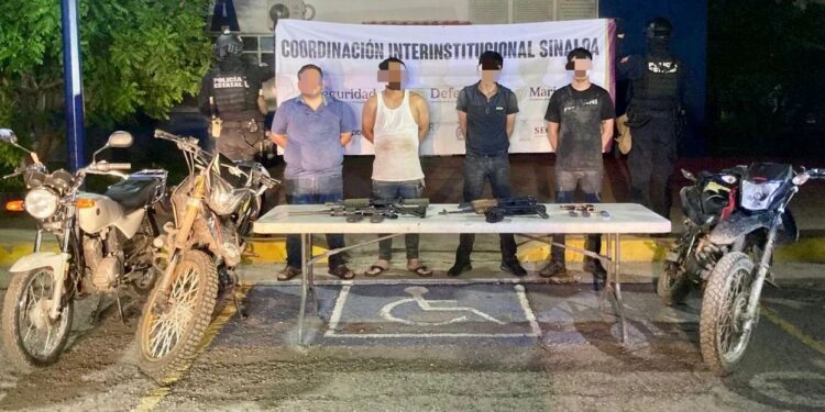 Grupo Interinstitucional detiene a cuatro hombres armados y asegura motocicletas