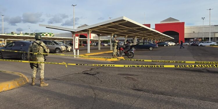 Atentado a balazos en Soriana Barrancos deja dos heridos y un fallecido