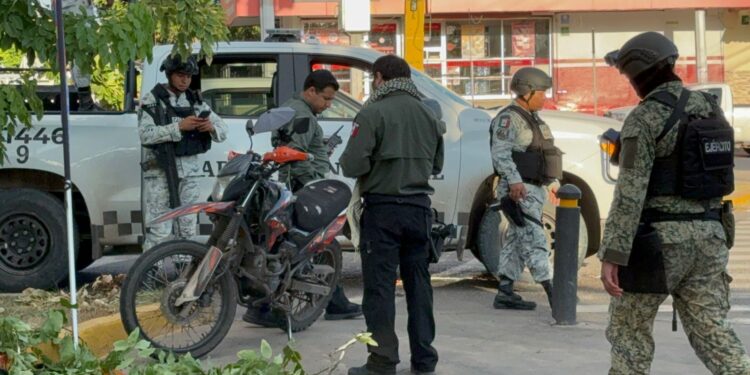 Balean a joven en intento de despojo de motocicleta en Villa Universidad