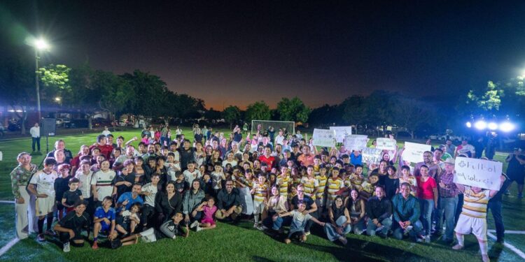 El balón vuelve a rodar en La Conquista, Juan de Dios Gámez cumple compromiso y entrega cancha de fútbol de pasto sintético