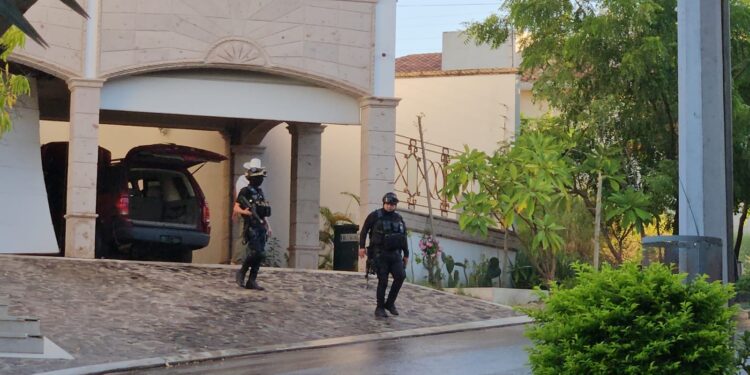 Incendian dos residencias de Colinas de San Miguel