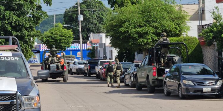 Atacan a balazos a policías municipales en la colonia Guadalupe Victoria