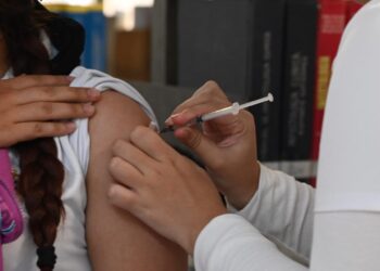 La Unidad de Bienestar Universitario, para beneficio de la comunidad rosalina, arranca la Jornada de Vacunación 2025-2026 del nivel superior, en coordinación con el IMSS