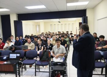 Especialistas de la Facultad de Contaduría y Administración de la UAS brindan conferencia sobre el impacto de las deducciones personales en el ISR de las personas físicas