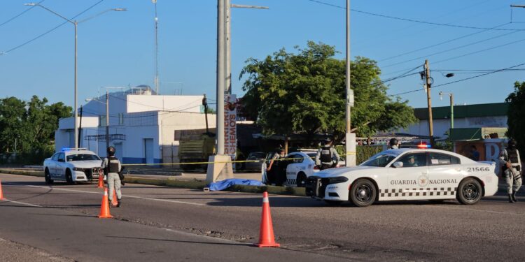 Abandonan a 2 hombres torturados y asesinados en la salida norte de Culiacán
