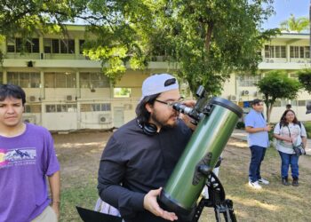 La Facultad de Ciencias de la Tierra y el Espacio fomenta el interés por la observación astronómica en estudiantes, a través del uso y manejo de telescopios