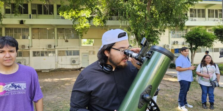 La Facultad de Ciencias de la Tierra y el Espacio fomenta el interés por la observación astronómica en estudiantes, a través del uso y manejo de telescopios