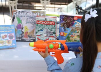 Por una infancia pacífica: niñas y niños canjean juguetes bélicos en el Desarme Voluntario