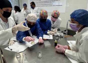 A través de la Jornada Universitaria del Conocimiento 2025, la Facultad de Odontología fortalece la vinculación social y la divulgación científica