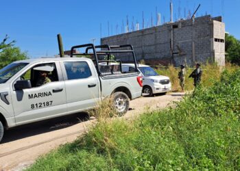 Hallan a un hombre sin vida envuelto en plásticos negros en Santa Rocío