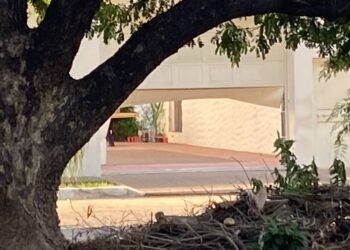 Atacan a balazos una lujosa residencia de Las Quintas; no hubo personas lesionadas