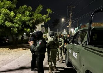 Asesinan a balazos a fuera de su casa a joven de Los Mezcales