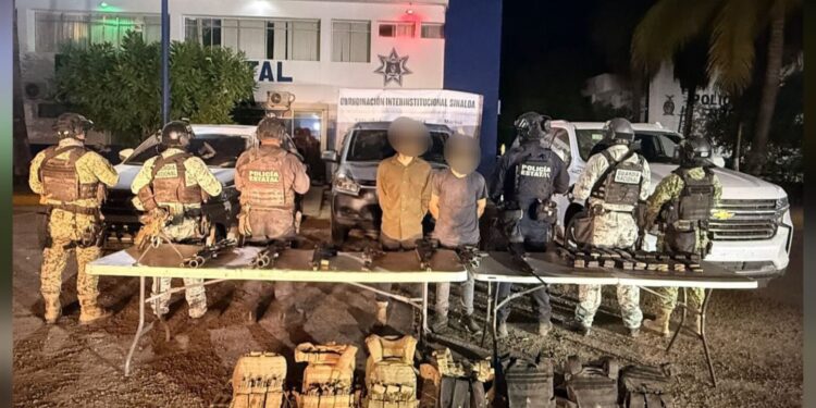 Durante un fuerte operativo en el norte de Culiacán, rescatan a un civil, detienen a 3 presuntos delincuentes y aseguran armamento, vehículos, cargadores y cartuchos