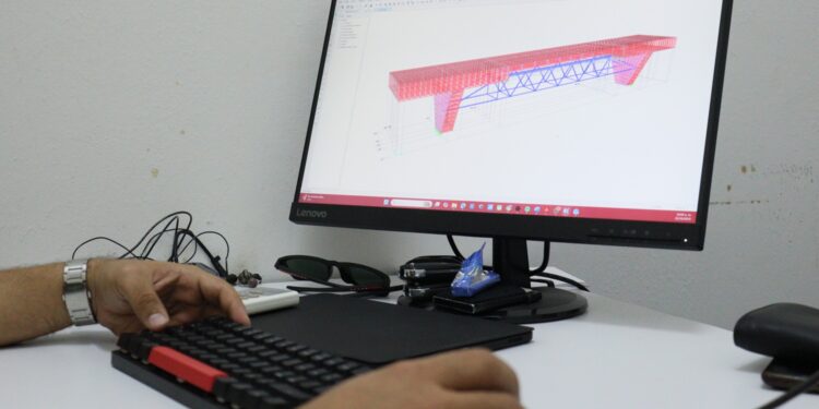 Doctorando de la UAS desarrolla proyecto para medir desplazamientos y evaluar la integridad de infraestructuras como puentes o edificaciones