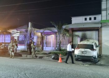 Atacan con fuego una casa y una camioneta en la Guadalupe Victoria