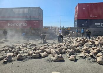 Trailero intenta ganarle al Tren y es arrollado en Elota; provoca cuantiosos daños materiales