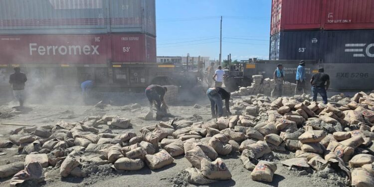 Trailero intenta ganarle al Tren y es arrollado en Elota; provoca cuantiosos daños materiales