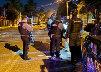 Mueren dos hombres y una jovenvita en atentado a balazos en Navolato