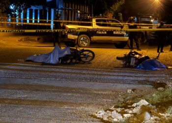 Mueren dos hombres y una jovenvita en atentado a balazos en Navolato