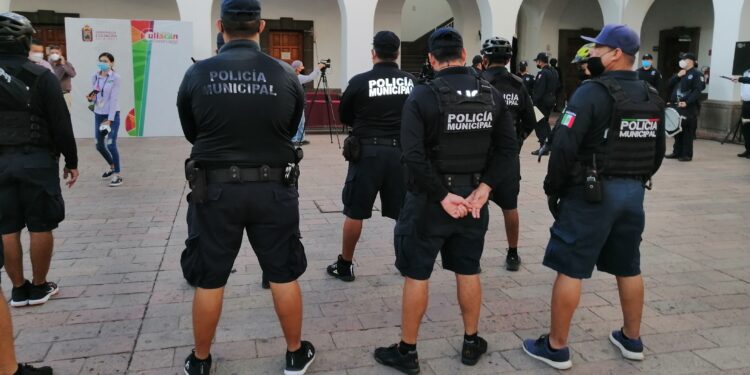 Policías activos y jubilados así como viudas reciben un incremento salarial con retroactivo de un 4.59%