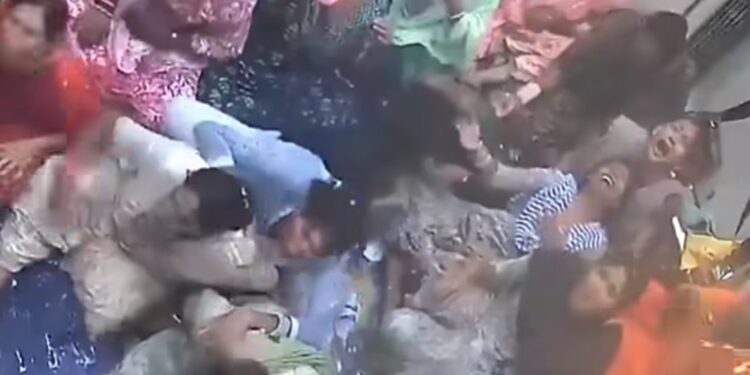 Grupo transgénero en la India intenta suicidio masivo