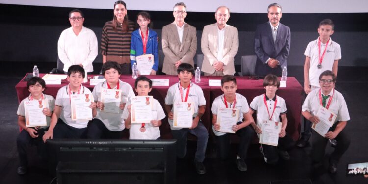 Premian a las y los ganadores de la Olimpiada Sinaloense de Informática 2024-2025
