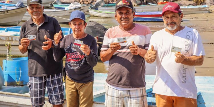 Entrega de Bienpesca Estatal llegó a los pescadores de Sinaloa: Rocha