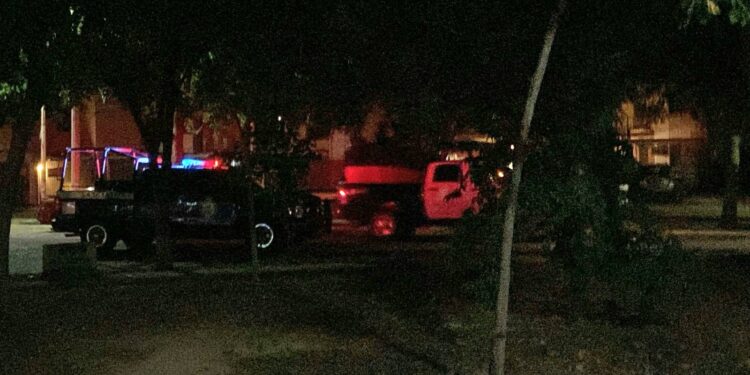 Atacan a balazos y vandalizan otra casa en Las Quintas