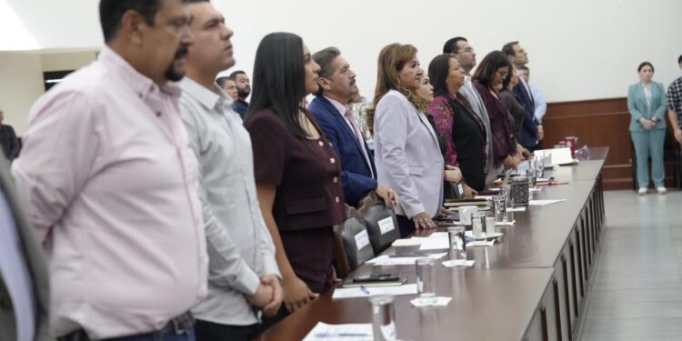 Guarda Congreso de Sinaloa minuto de silencio en memoria de Carlos Manzo