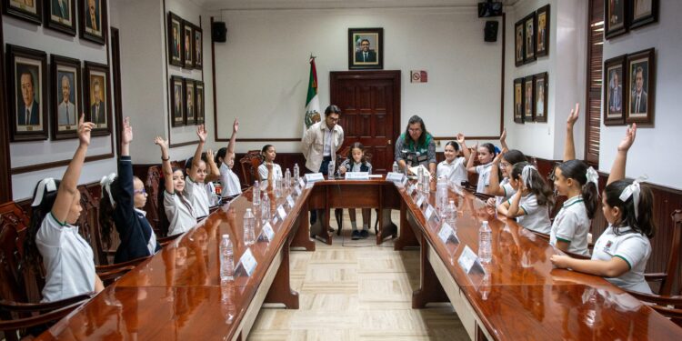 Alumnas del Colegio Chapultepec Norte participan en el programa “Conoce tu Ayuntamiento”
