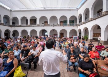 Entregan apoyos emergentes a micro y pequeños empresarios de Culiacán: alcalde Juan de Dios Gámez