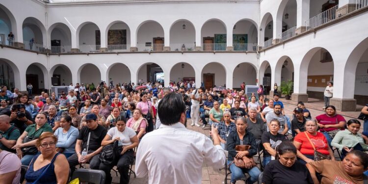 Entregan apoyos emergentes a micro y pequeños empresarios de Culiacán: alcalde Juan de Dios Gámez