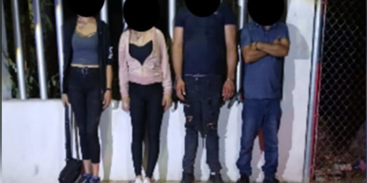 En Culiacán, detienen a 2 hombres y 2 mujeres con dosis de presunta droga y cartuchos