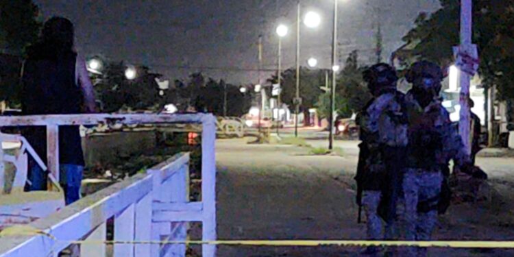 Atacan a balazos asistentes a una reunión en Rincón del Parque; Dos hombres resultan heridos de bala