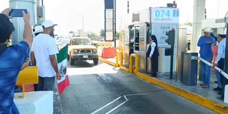 Exigen precio justo al maíz: Productores liberan caseta de Cuatro Camino