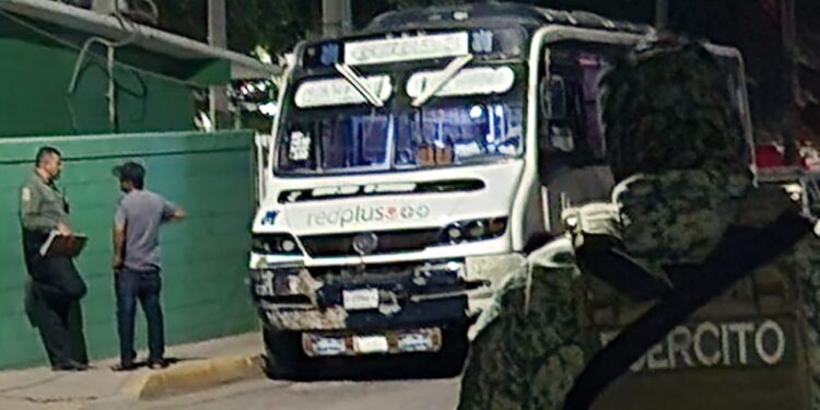 Balean a chófer de camión urbano de la ruta Cucas-Centro