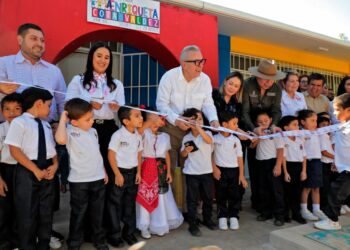 Entrega gobernador Rocha Moya nuevas de aulas en Jardín de Niños en Badiraguato