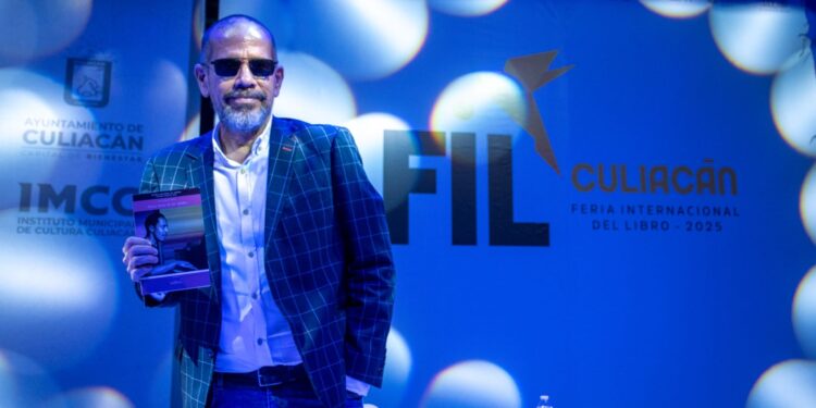 Poesía, historia y jazz conquistan al público en el Foro del Auditorio MIA en la FIL Culiacán 2025