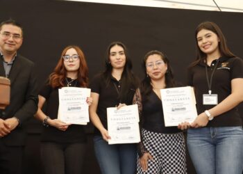Tres estudiantes de la UAS ganan el primer lugar en la Olimpiada de Microbiología, realizada en la Universidad de Ixtlahuaca, en el EdoMex
