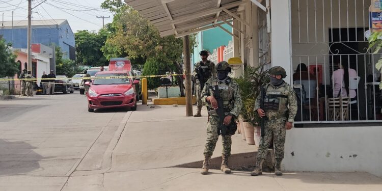 Se metieron hasta la sala de su casa para ejecutarlo a balazos a vecino de Los Huizaches