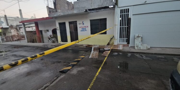 Resulta lesionado elementos de Bomberos de Culiacán durante un incendió en la colonia Miguel Alemán