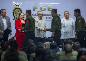 Trabajo coordinado para fortalecer impartición de justicia, exhorta Gobernador Rocha a nuevos Peritos, Agentes de Investigación y Ministerios Públicos