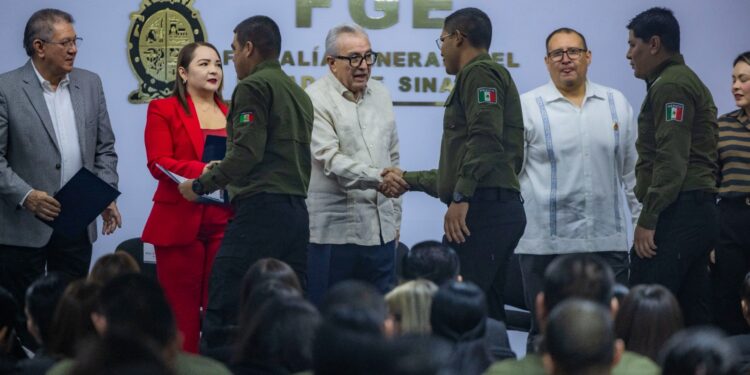 Trabajo coordinado para fortalecer impartición de justicia, exhorta Gobernador Rocha a nuevos Peritos, Agentes de Investigación y Ministerios Públicos