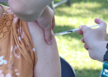 A través de la Unidad de Bienestar Universitario y el IMSS, la UAS suma a la Jornada Integral de Salud la campaña de vacunación contra influenza y Covid